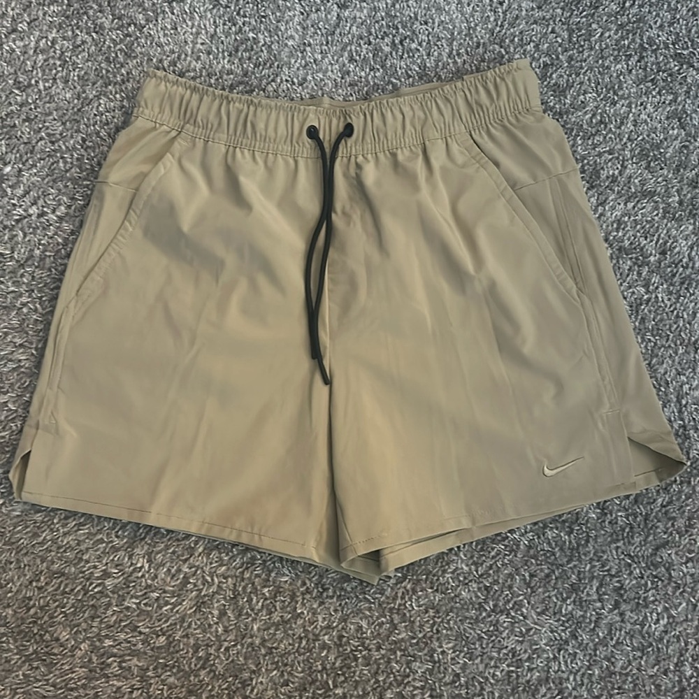 NWT Men’s Nike Unlimited Dri-fit 5” Unlined Versatile Shorts - Khaki Size S